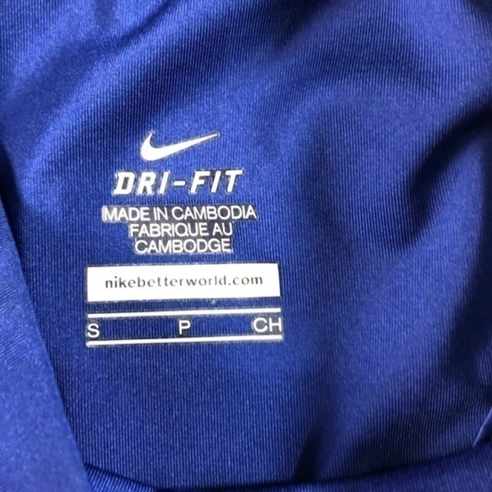 Nike Women's Top W/ Built in Sports Bra Size Small